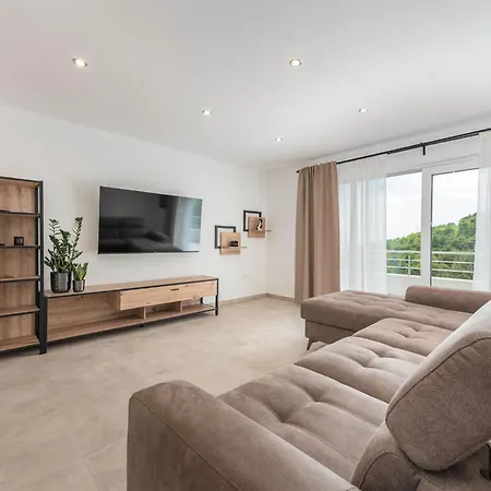 Luni By Interhome