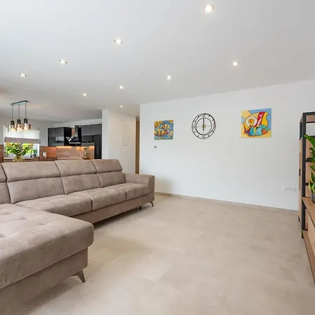 Luni By Interhome Prázdninový dům Matulji