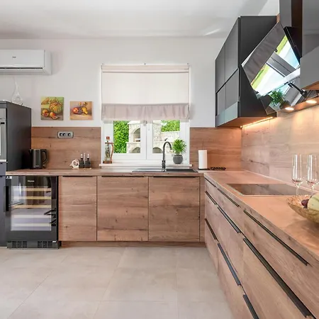 Luni By Interhome Matulji